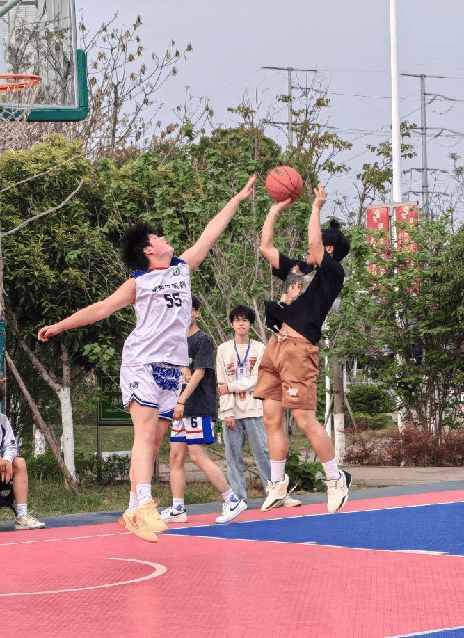 超级对决引爆全城，篮球之战如火如荼